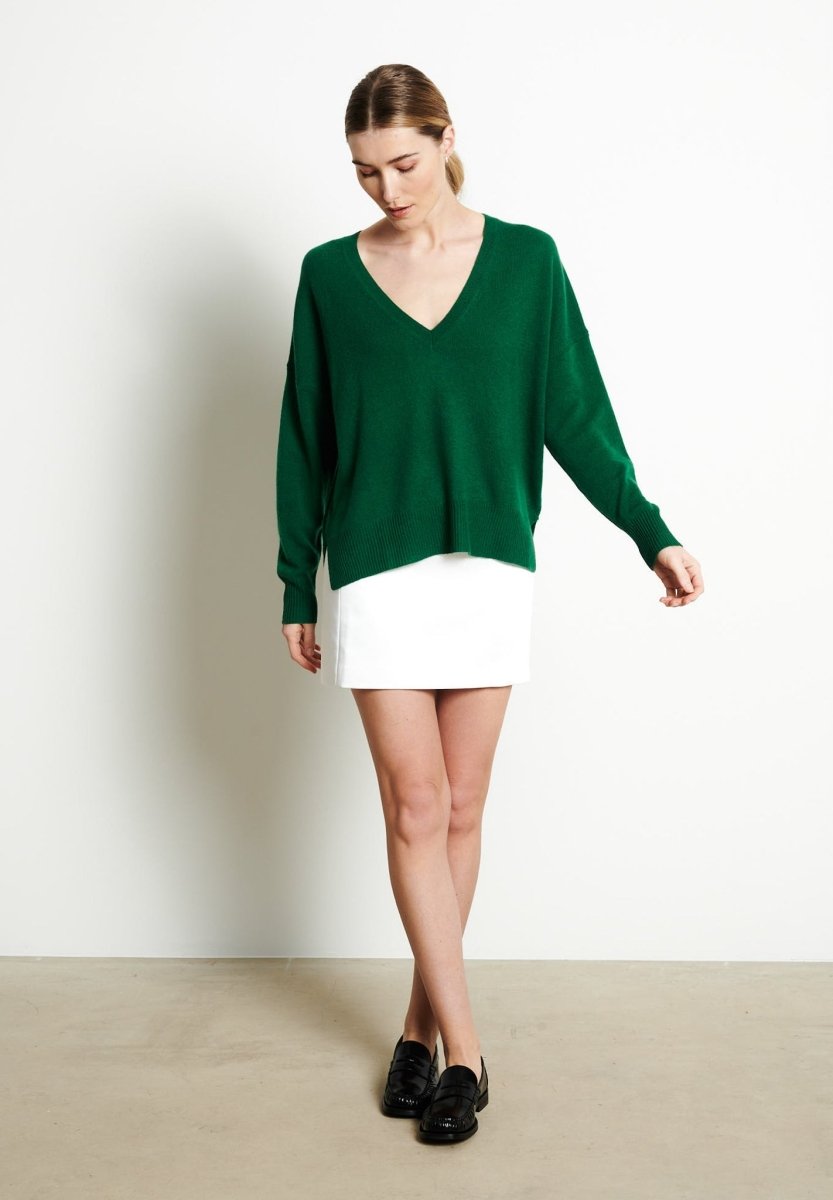 RIA 3 Pull col V profond oversize en cachemire vert émeraude - Studio cashmere8