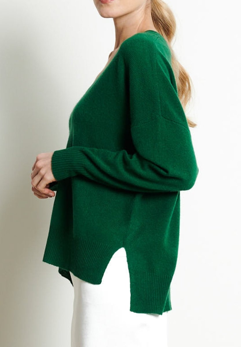 RIA 3 Pull col V profond oversize en cachemire vert émeraude - Studio cashmere8