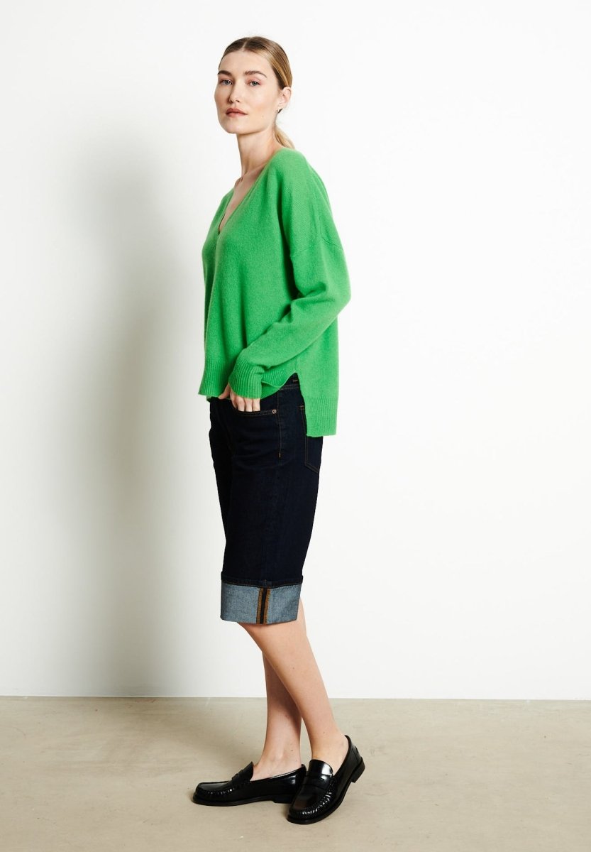 RIA 3 Pull col V profond oversize en cachemire vert pomme - Studio cashmere8