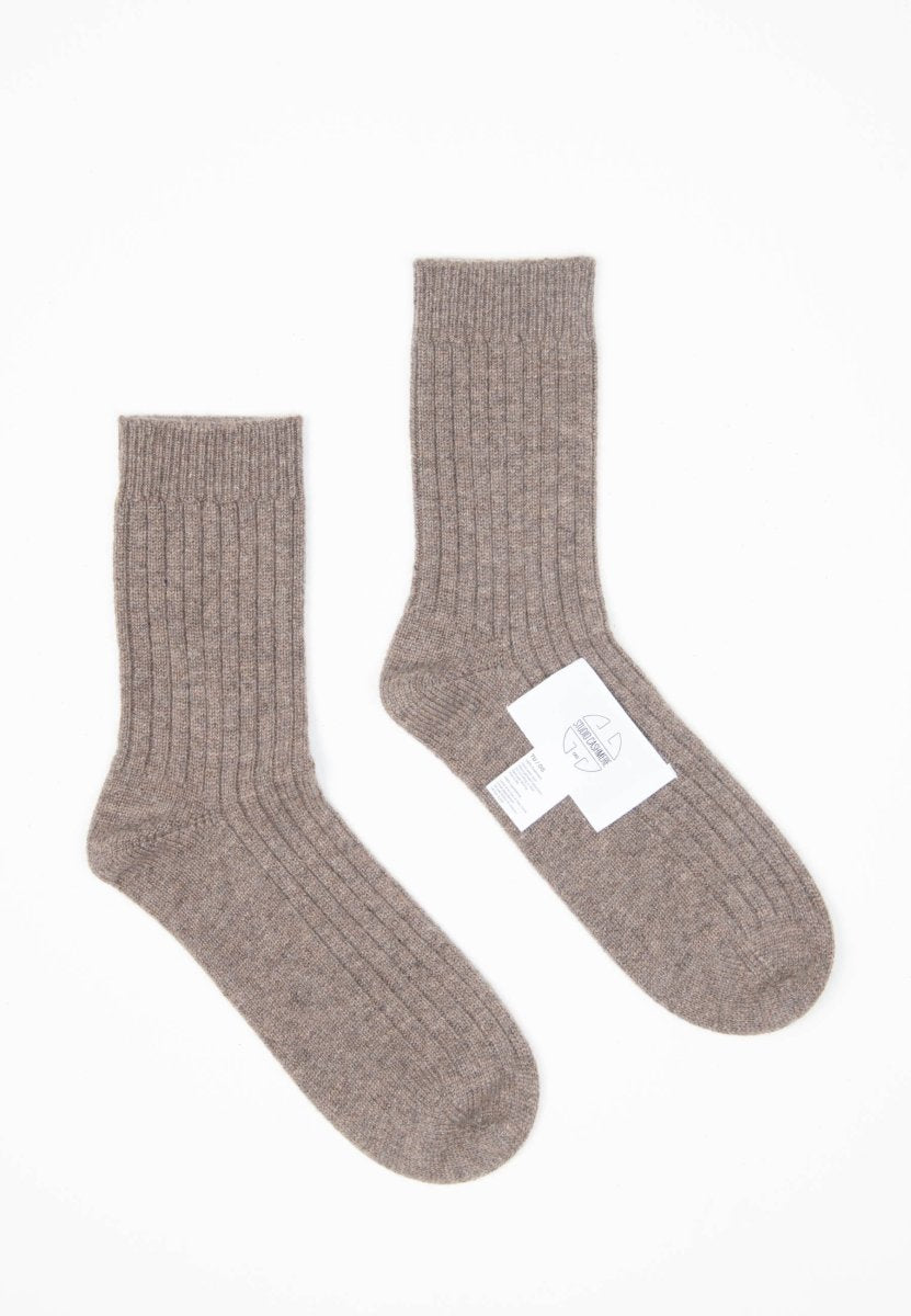 UNI 13 Chausettes en côte traditionnelle 4 fils en cachemire taupe - Studio cashmere8